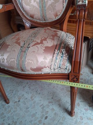 Silla descalzadora pequeña madera y tela