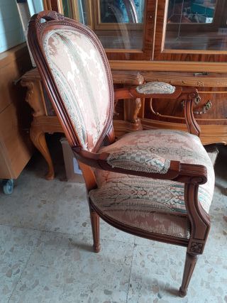 Silla descalzadora pequeña madera y tela