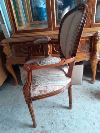 Silla descalzadora pequeña madera y tela