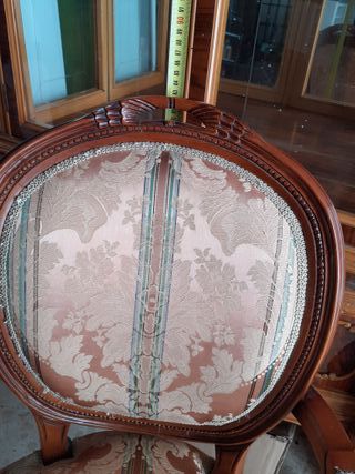 Silla descalzadora pequeña madera y tela