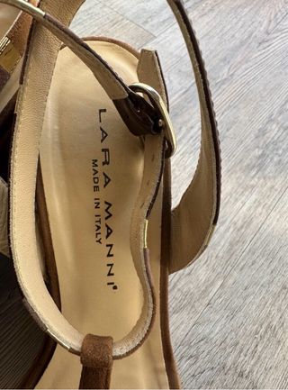 LARA MANNI Sandalias Cuero Marrón y Dorado