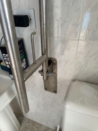 Barra de baño para minusválidos