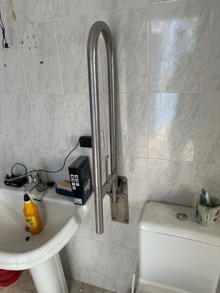 Barra de baño para minusválidos
