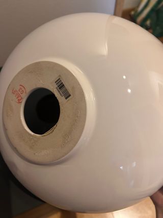 Lavabo y mueble de baño verde oscuro sin usar