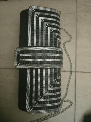Cartera de fiesta negra con pedrería