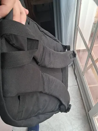 Mochila básica negra como nueva.