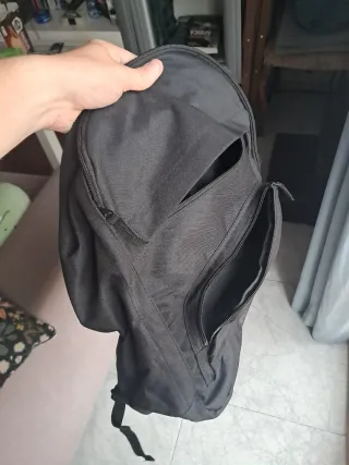Mochila básica negra como nueva.
