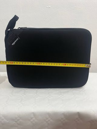 Funda portátil Amazon Basics negra