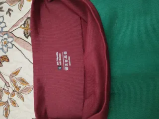 Mallas elásticas granate y verde.