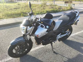 SUZUKI GSR600 2008