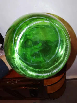 Jarra antigua de cristal verde con tapón