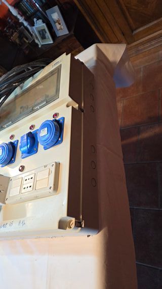 Quadro elettrico con prese e interruttori