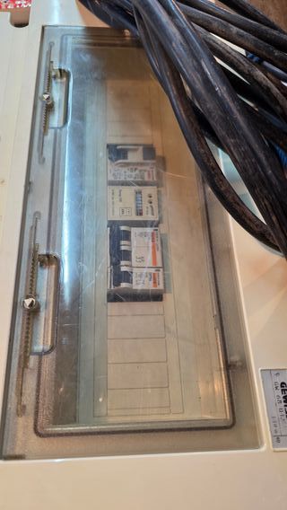 Quadro elettrico con prese e interruttori