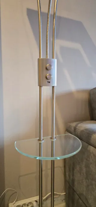 Lámpara de pie LED.