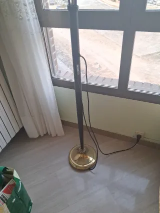Lámpara de pie metal y madera