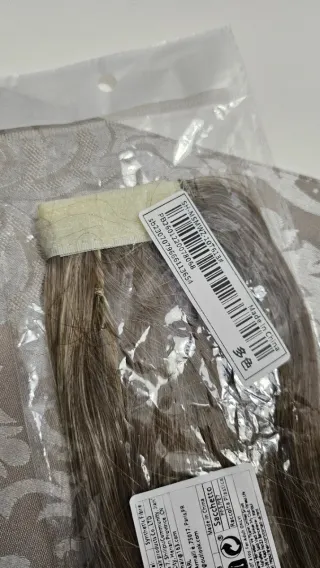 Extensiones de pelo beige y marrón.