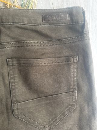 Pantalón ZARA skinny T36 verde oliva como nuevo