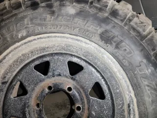 Ruedas 17" con neumáticos Bfgoodrich KM2 255/75/17