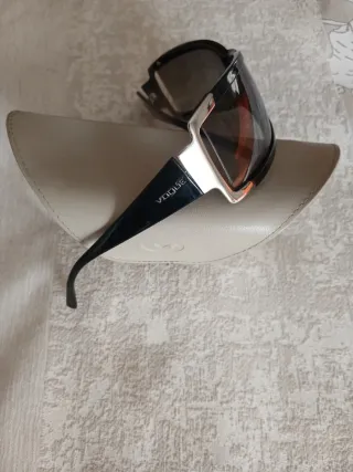 Gafas de sol Vogue negras