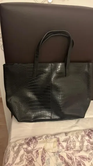 Bolso negro efecto piel cocodrilo