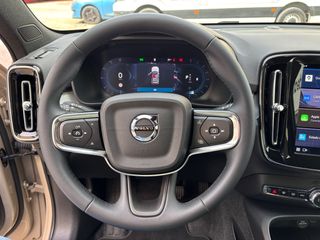 Volvo XC40 2025