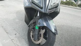 Moto Kymco Scooter Automática Negra