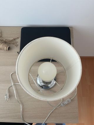 Lámpara de mesa moderna