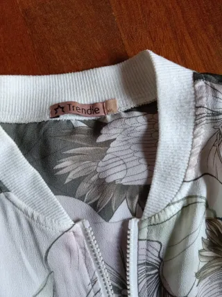 Chaqueta bomber estampada