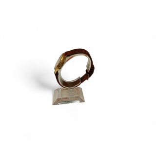 RELOJ DOGMA DE DAMA BORDE DORADO CORREA DE CUERO