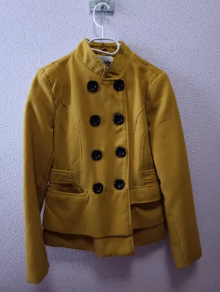 Chaquetón Charlotte Russe amarillo mostaza Talla M