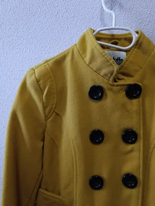 Chaquetón Charlotte Russe amarillo mostaza Talla M