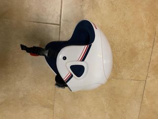 Esquís Dynastar + casco (niños/adolscentes)