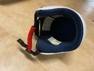 Esquís Dynastar + casco (niños/adolscentes)