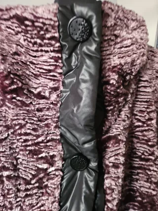 Elegante chaqueta corta brillante