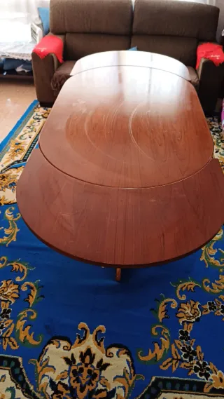 Mesa comedor extensible robusta y elegante