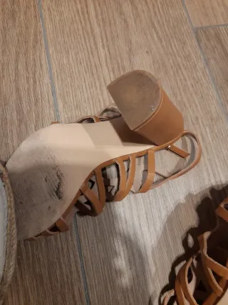 Sandalias de tacón marrones