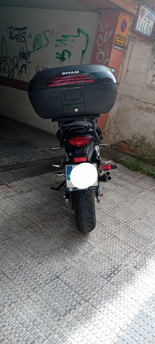 Suzuki Gladius ABS 650 Naked Roja/Gris/Negra