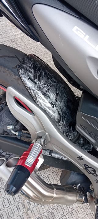 Suzuki Gladius ABS 650 Naked Roja/Gris/Negra