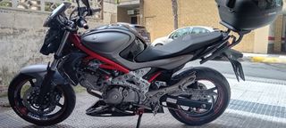 Suzuki Gladius ABS 650 Naked Roja/Gris/Negra