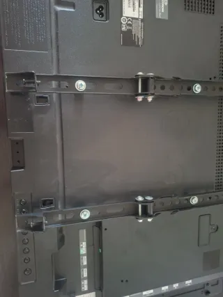 Monitor professionale LG da 32 pollici. LED full HD.