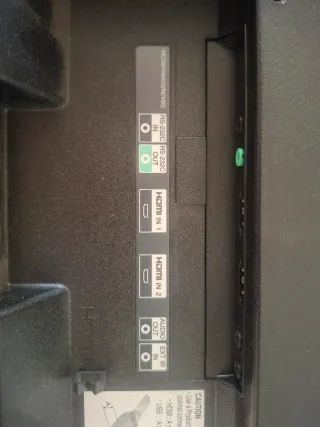 Monitor professionale LG da 32 pollici. LED full HD.