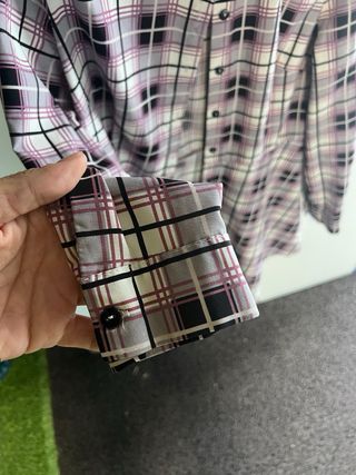 Camisa a cuadros gris y rosa