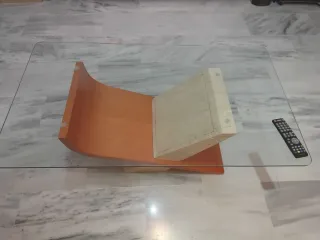 Mesa de salón cristal y piedra naranja