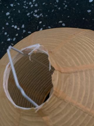 Lámpara de papel amarilla