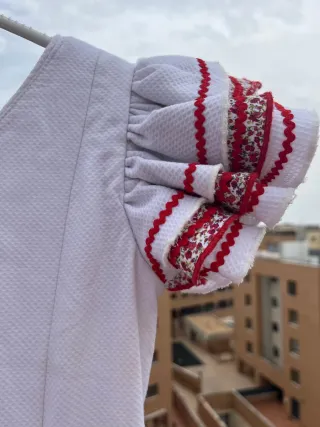 Traje de flamenca niña blanco y rojo