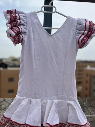 Traje de flamenca niña blanco y rojo