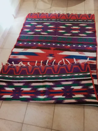 Alfombra Tejida a Mano Diseño Étnico