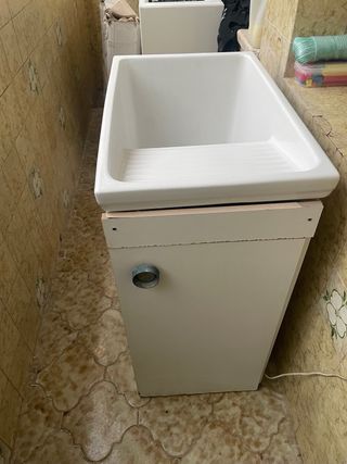 Pila de lavar blanca de plástico