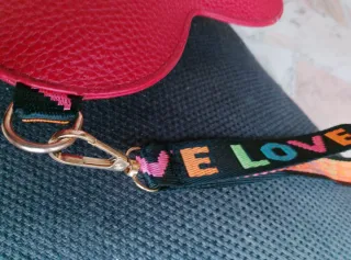 Pochette polso cuore rossa con laccio LOVE