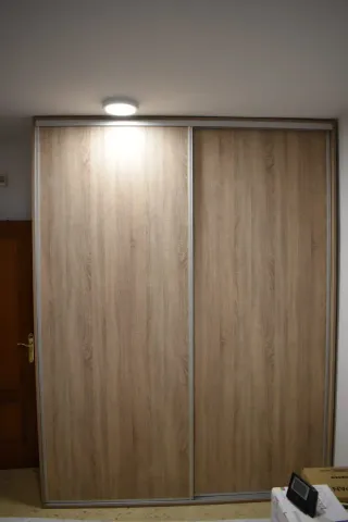 Armarios a medida de madera y cristal, lebs